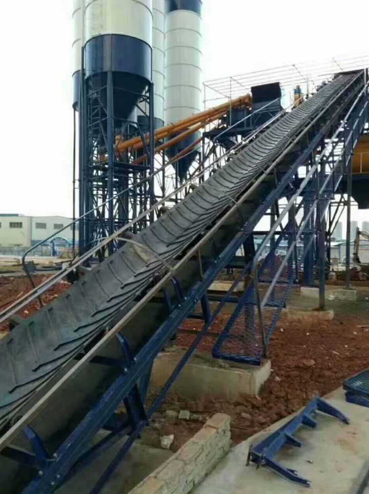 穩(wěn)定土拌合站施工現(xiàn)場(chǎng)圖2 穩(wěn)定土拌合站施工現(xiàn)場(chǎng)圖2