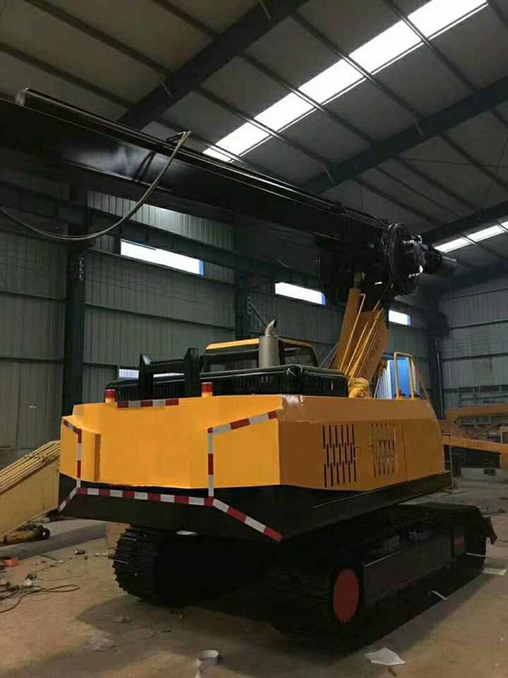 方桿旋挖鉆機(jī)產(chǎn)品展示圖4 方桿旋挖鉆機(jī)產(chǎn)品展示圖4